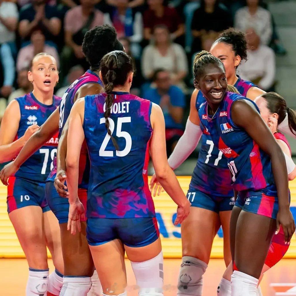 🏐🤝 四国杯排球赛今日开打。🇳🇱 荷兰🇩🇪 德国🇺🇦 乌克兰🇫