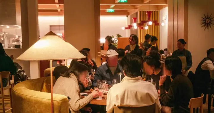 跨界开Bistro餐厅！年轻人微醺的快乐，开始被老字号拿捏了
