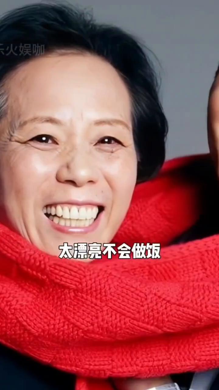 汤唯朱雨辰人生差距。
当汤唯官宣二胎冲上热搜时，谁还记得她那位初恋男友朱雨辰？当