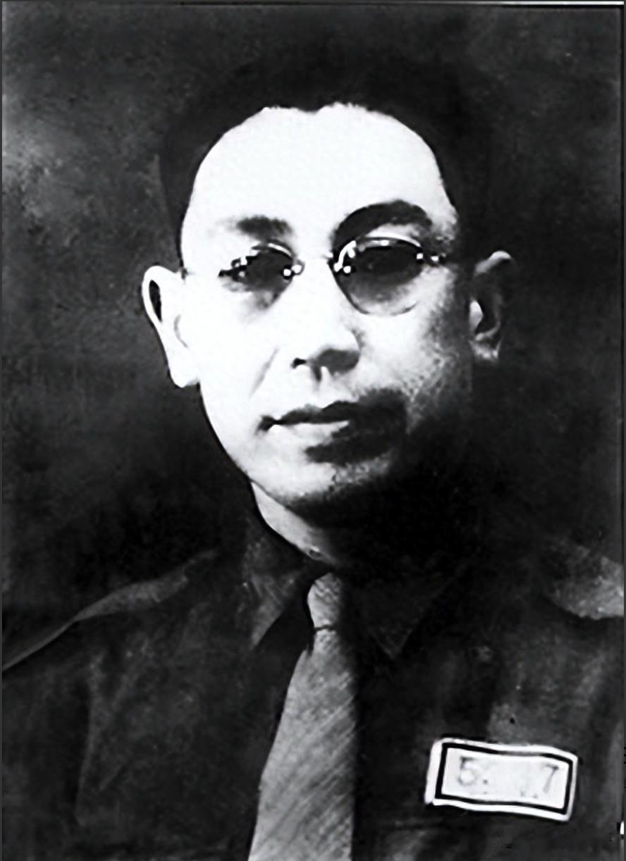 1981年，杜聿明住院，潜伏多年的郭汝瑰来探望，问了句："你当年咋不揭发我？"杜