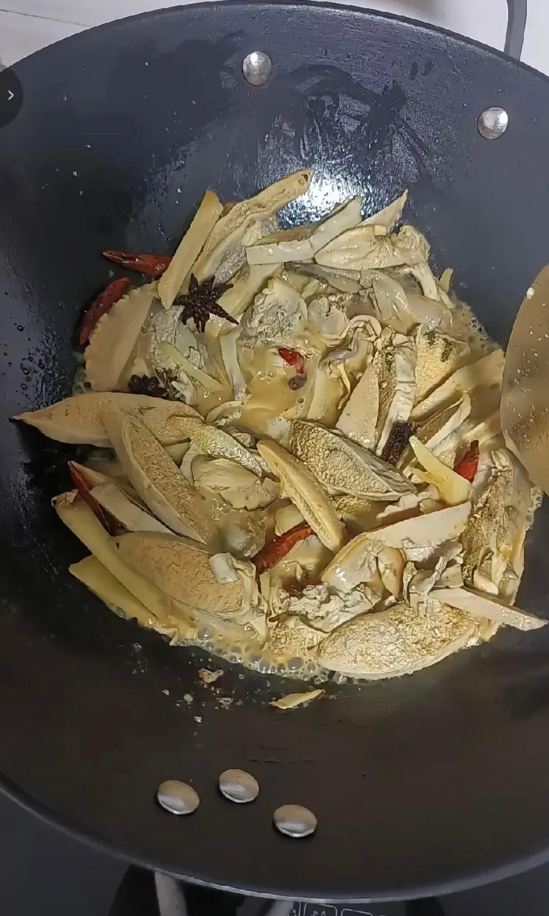 还真有胆肥的，一个敢煮，一个敢吃