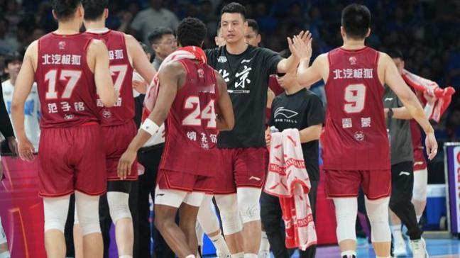 12月17日晚CBA联赛，北汽男篮主场火力全开，以94比81力克辽宁队，豪取开季
