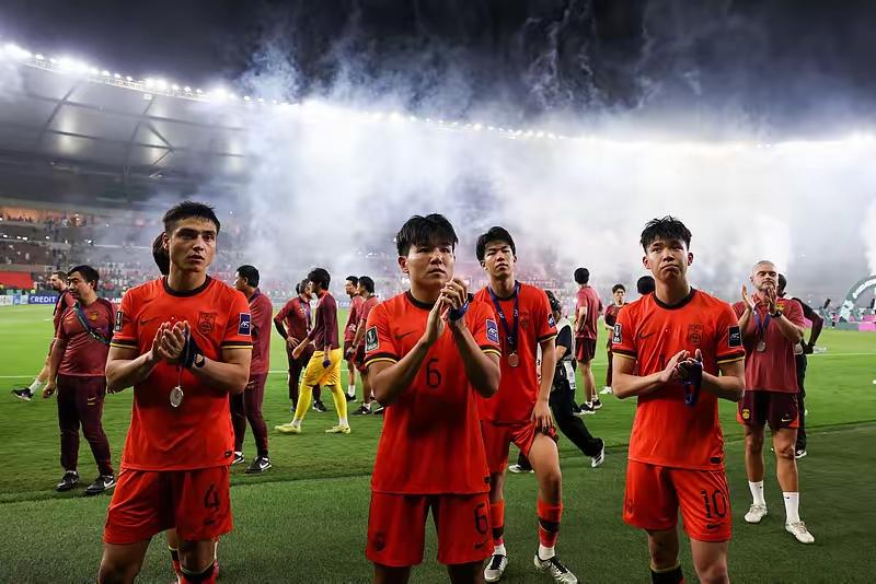 中国U23男足发挥正常，不能因为赢了几场比赛，就说自己是强队了，显而易见，我们和