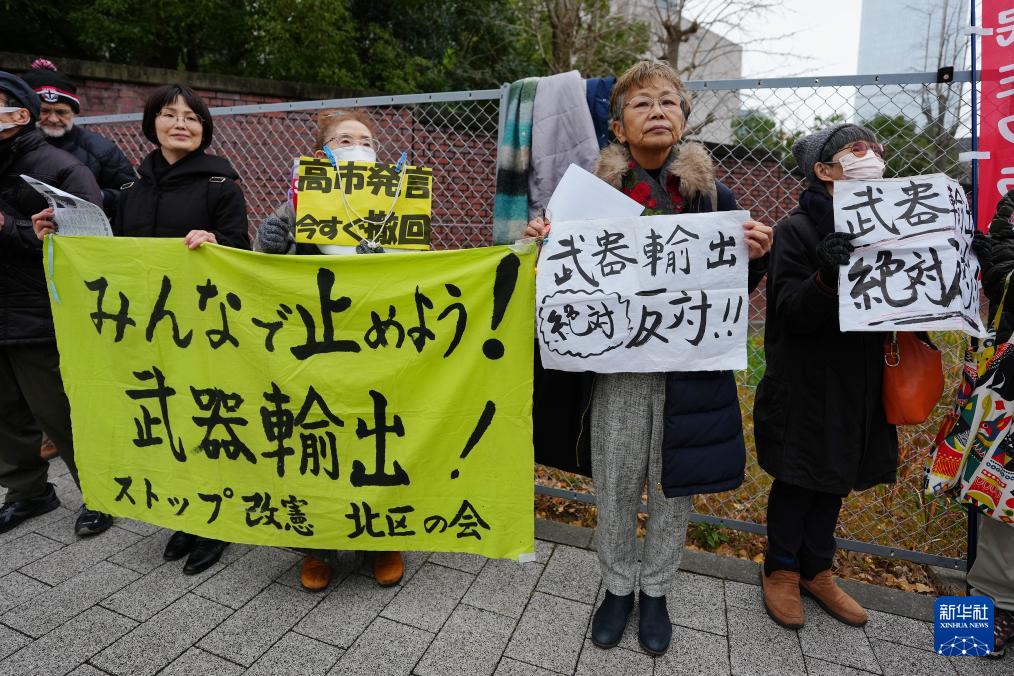 日本一边往靖国神社的“鬼牌”上贴金，一边往台海泼火、疯狂扩军——这不是踩红线，是