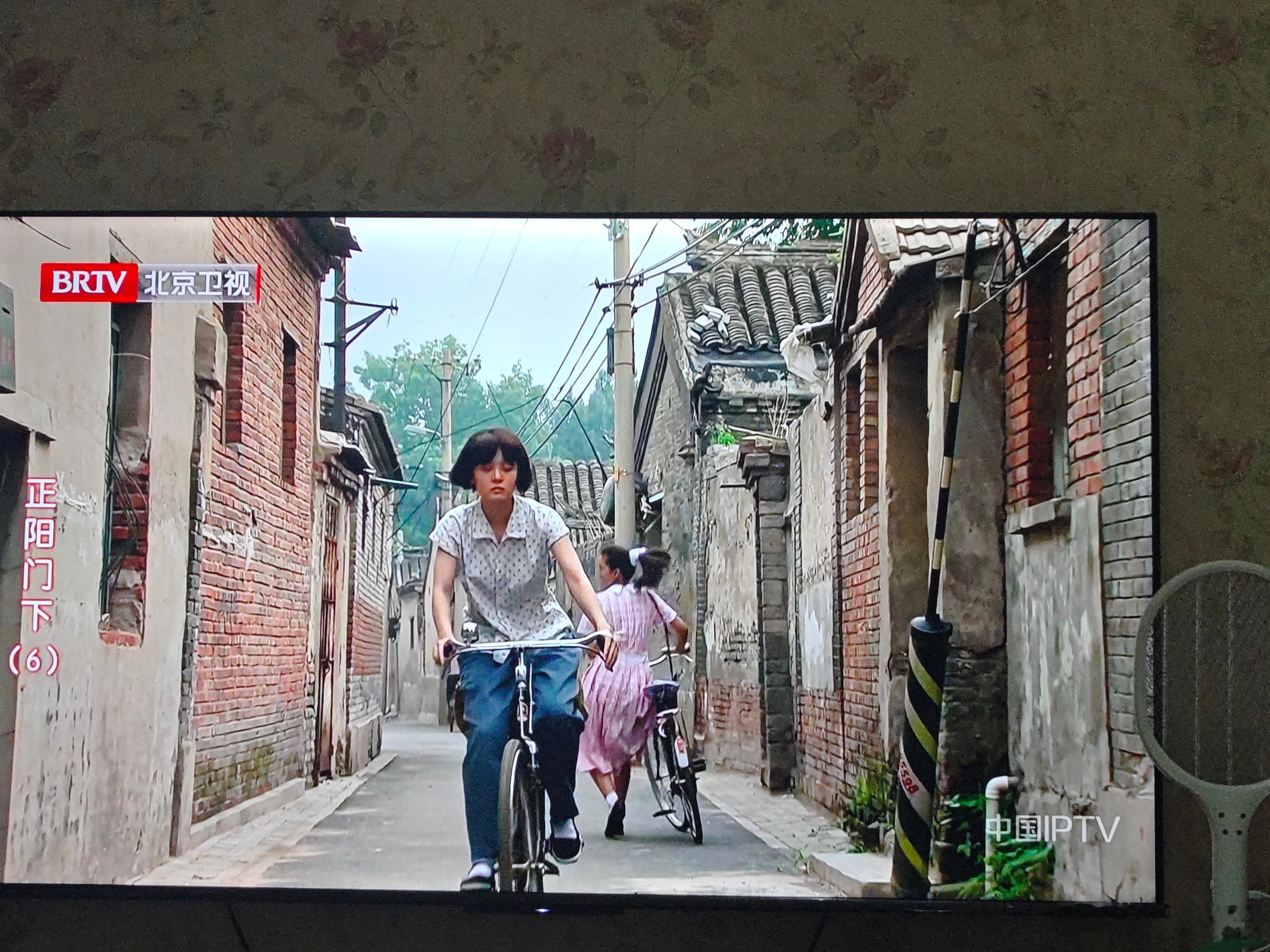 你怀念那样的岁月吗：夏天很渴很渴才能在街上喝一瓶冰冻饮料喝完还要退瓶，有辆自行车