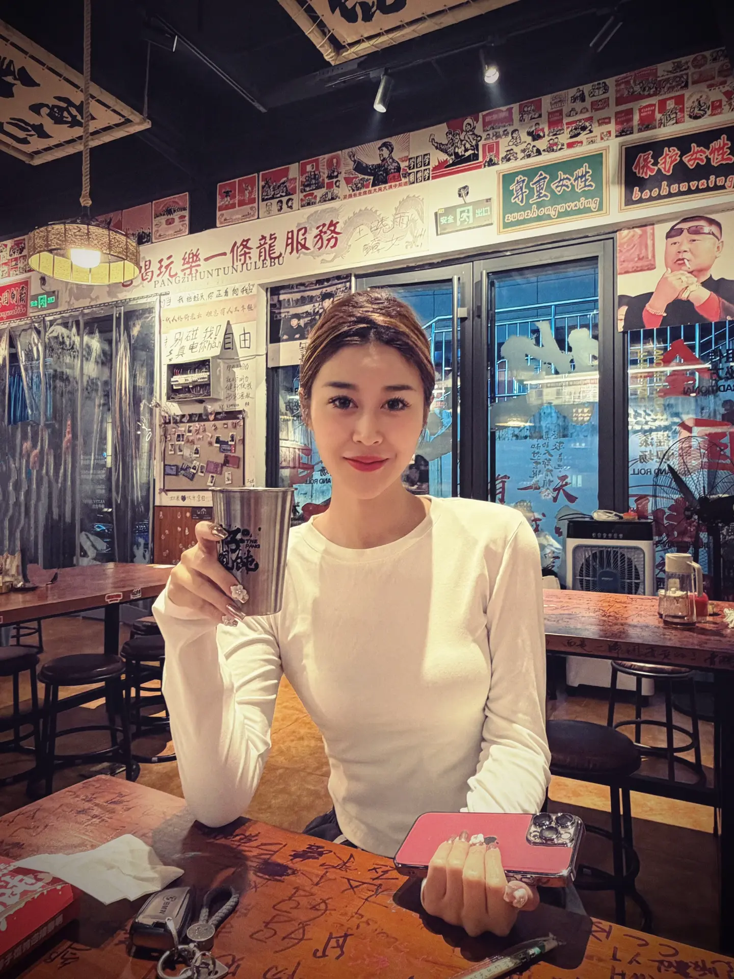 快马在江湖里厮杀 无非是名跟利放不下
