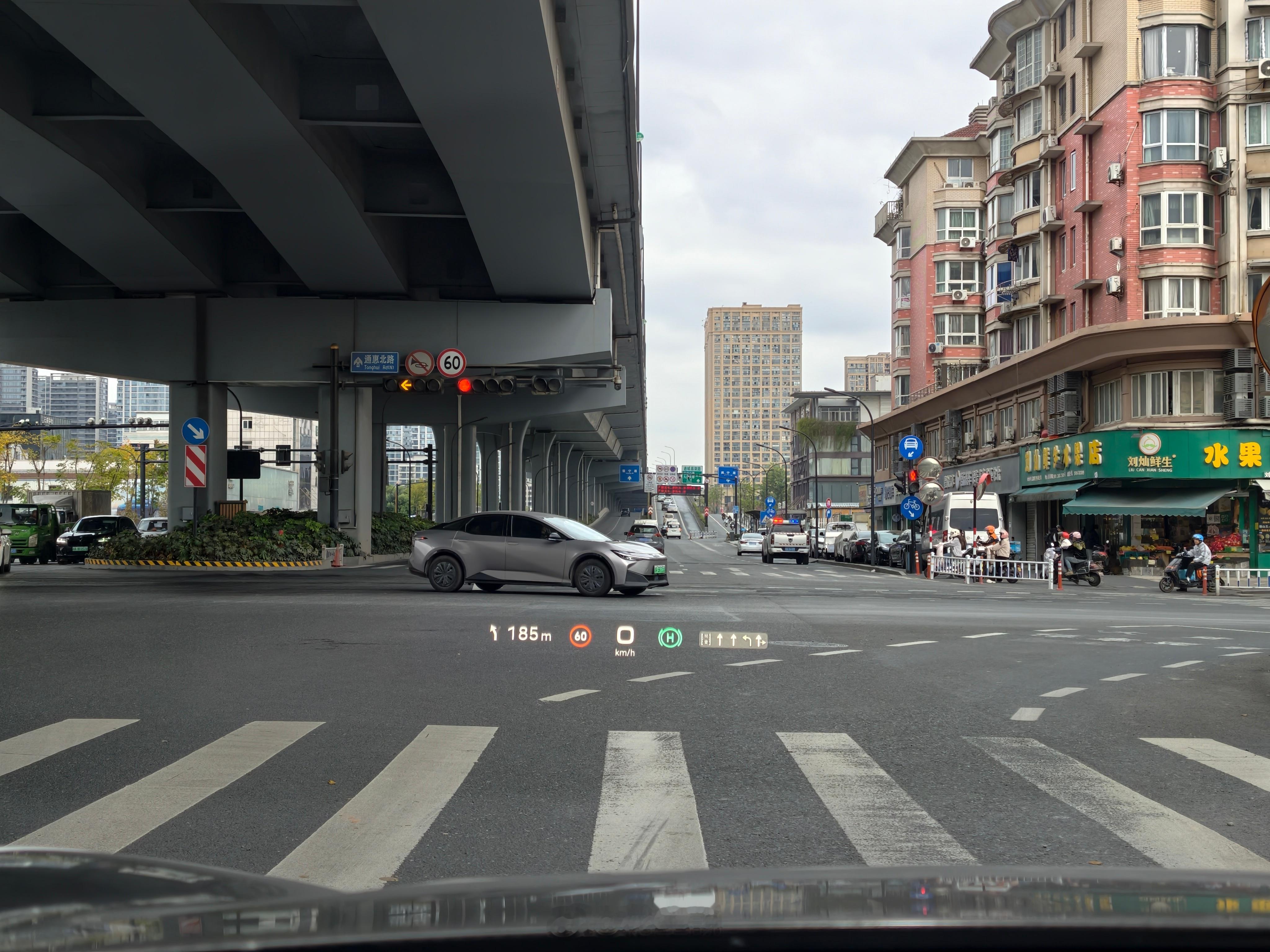 每天上班，一样的路线走的多了，我甚至知道哪个红绿灯能直接过去，哪个加加速可以过去