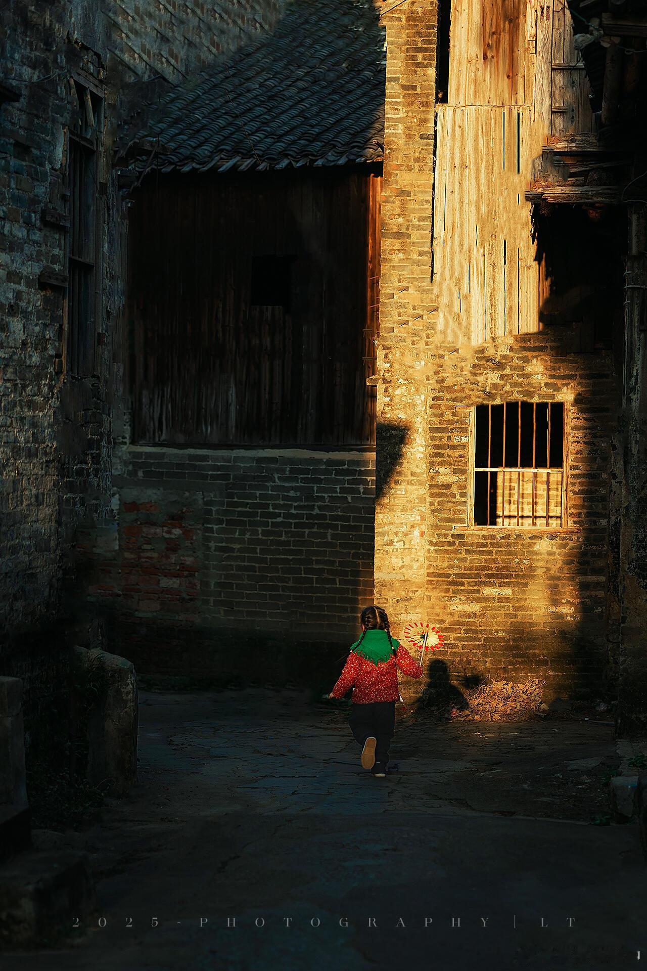 有AI的春节有什么不一样千问让我实现了景区门票自由年味没有变淡，只是换了一批人去