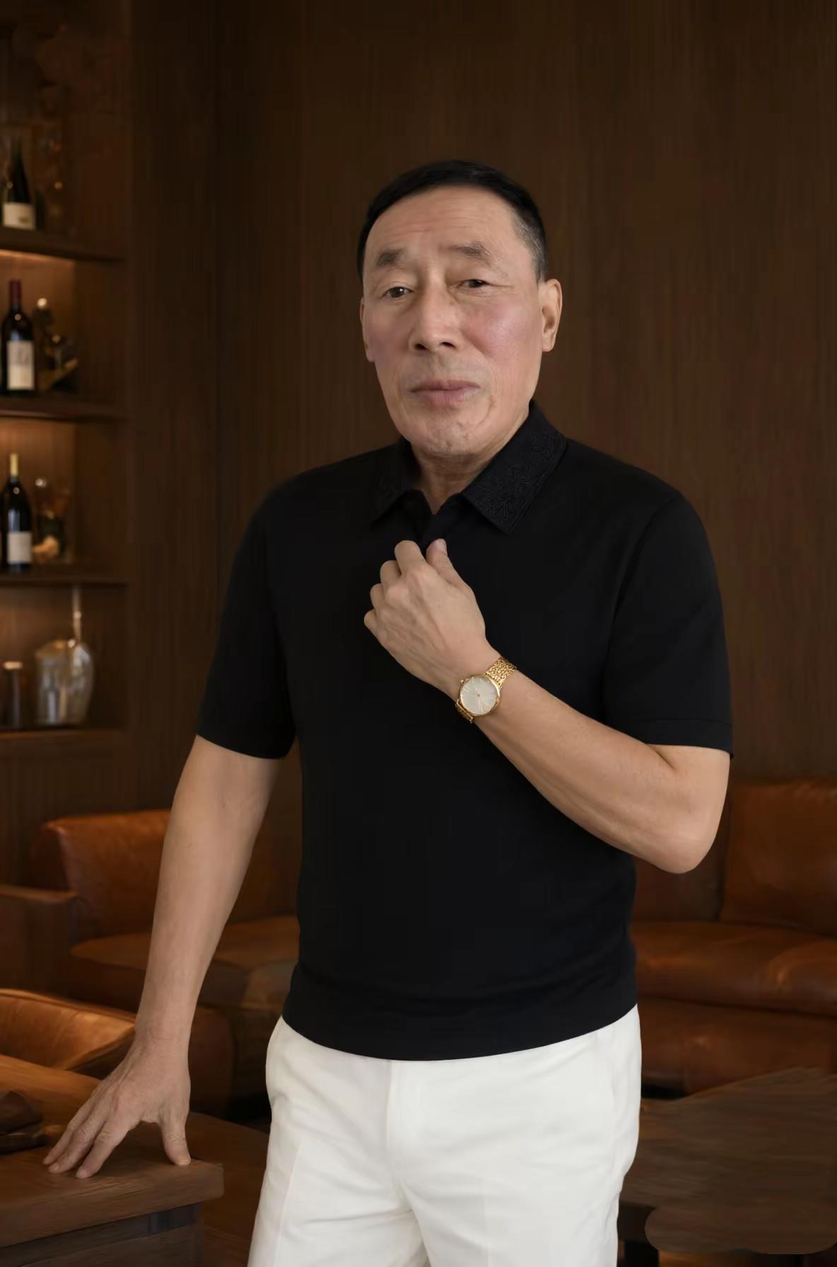 落日归山海，心事藏尘埃。