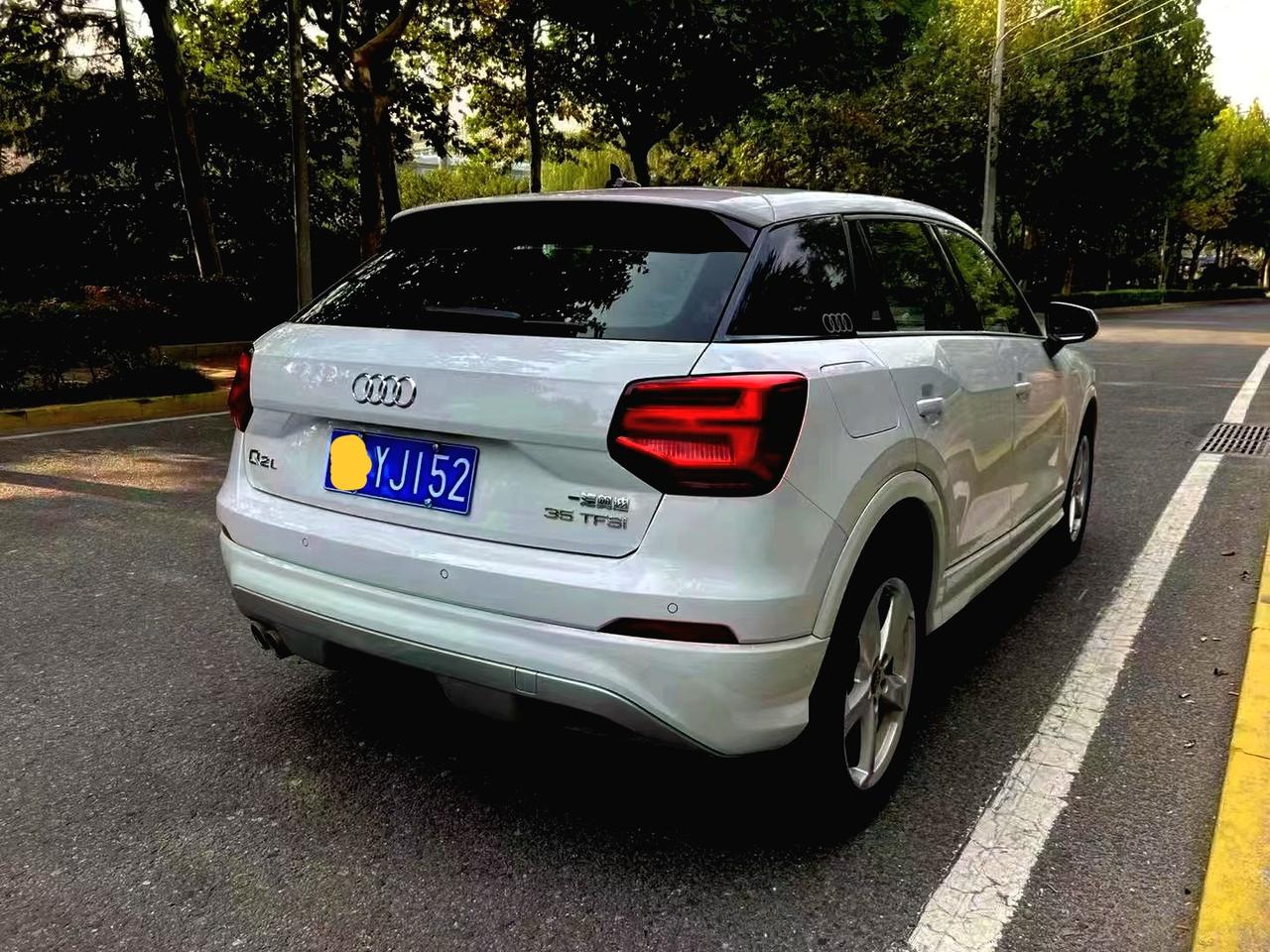 奥迪q2是一款绝对在街上比劳斯莱斯更少见的车。因为低配没意思，而且价格极度便宜，