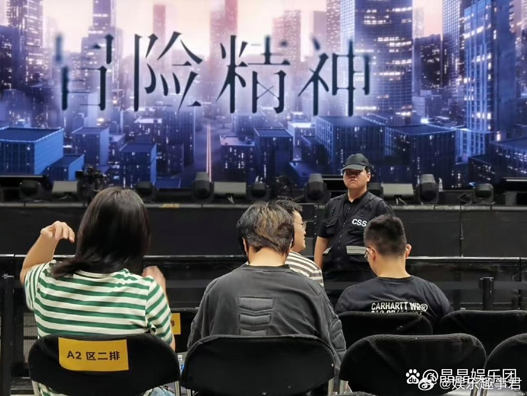 李雪琴携男友看毛不易演唱会家人们，我在毛不易今晚北京演唱会上竟然看到李雪琴了和男