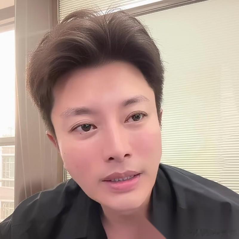 我妈可喜欢在“贾乃亮”直播间买东西了 我让她少买点 我妈却说 “买的不是东西，是