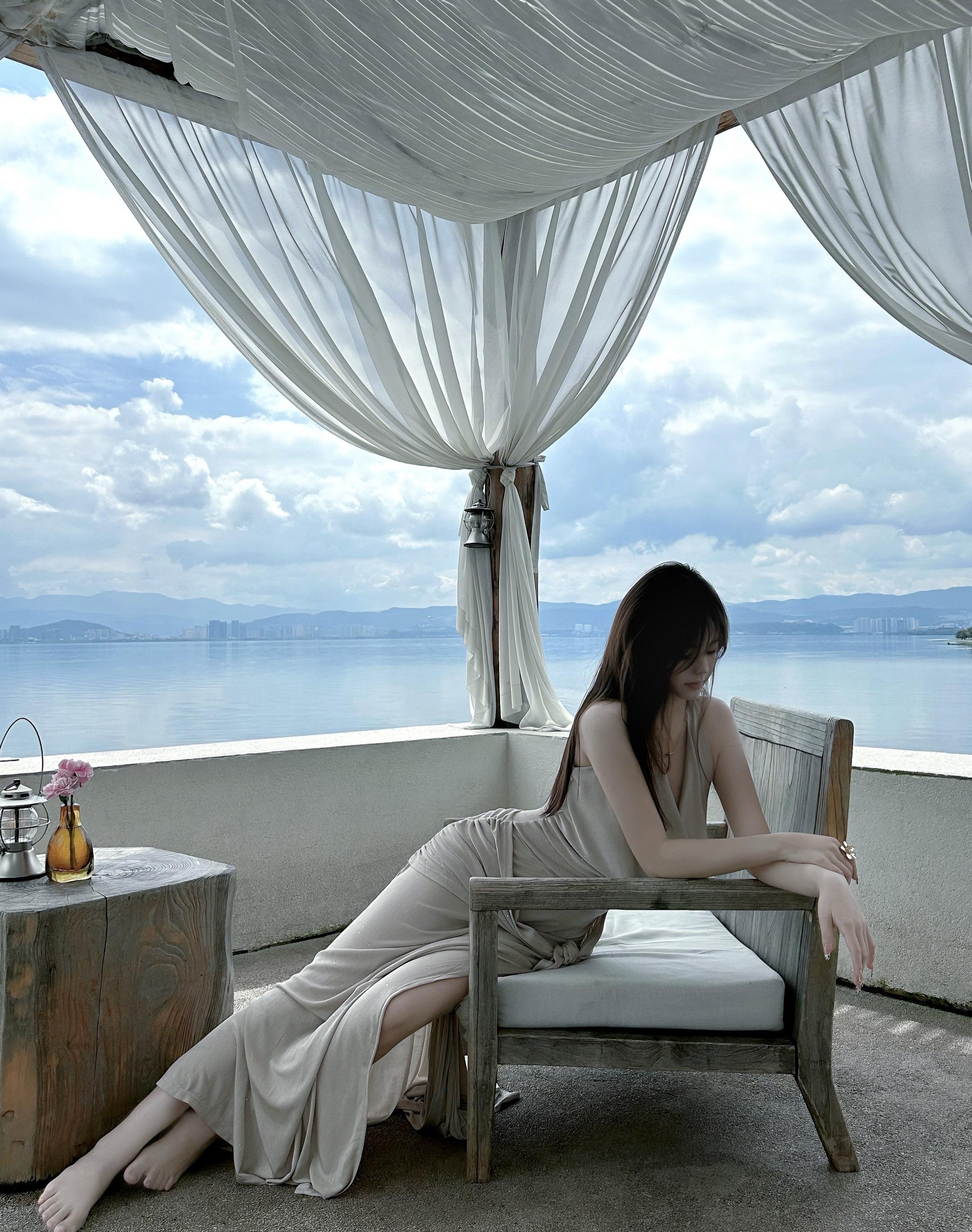 我喜欢淡淡的生活 淡淡的情绪 淡淡的心情和简略的语言 就像雨滴落在地面...