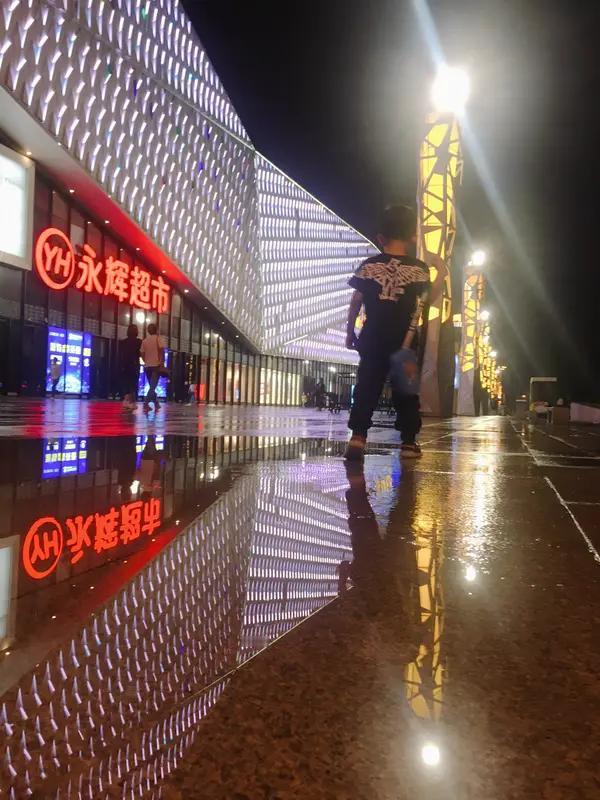 学胖东来第二年，永辉又亏21亿！抄作业抄成翻车现场，问题出在哪？
 家人们惊不惊