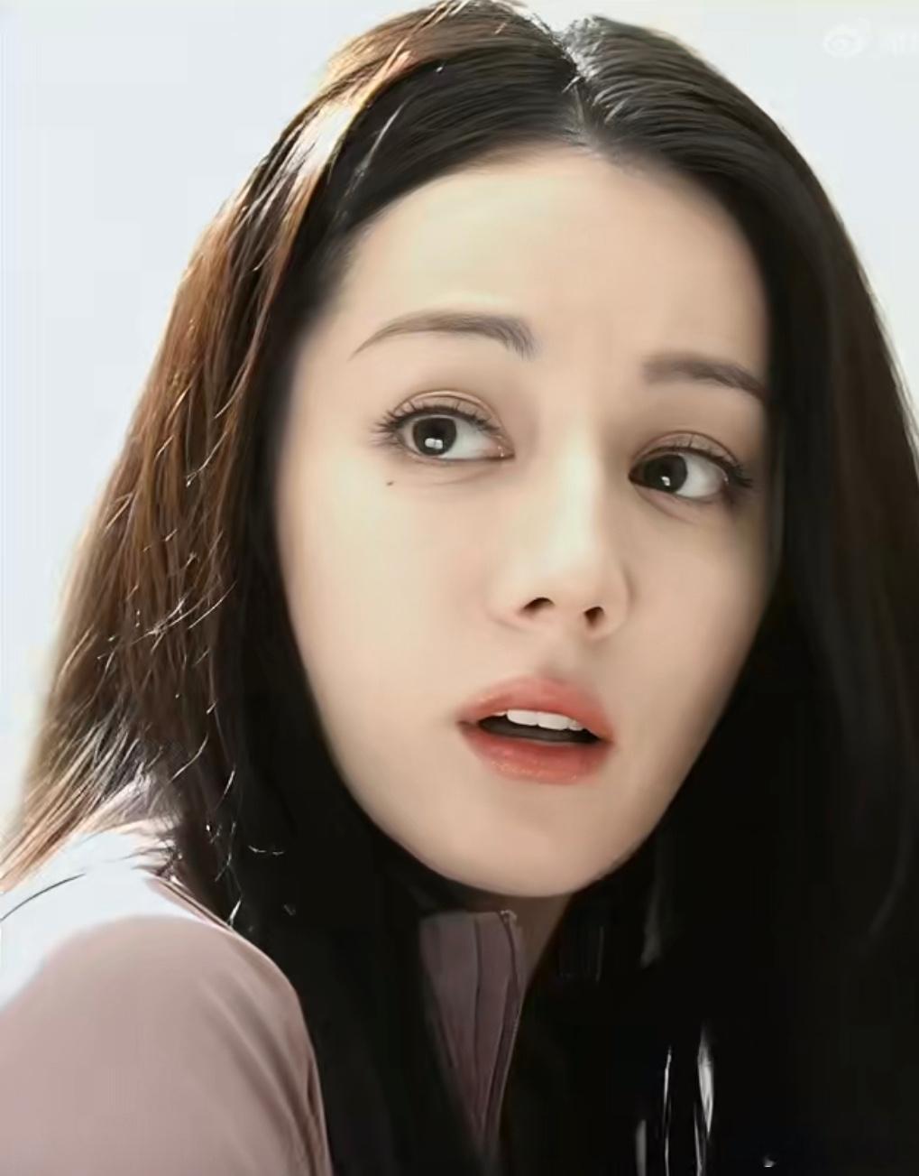 迪丽热巴六点多就起床健身，已经能想象到画面了，迪丽热巴健身都这么美