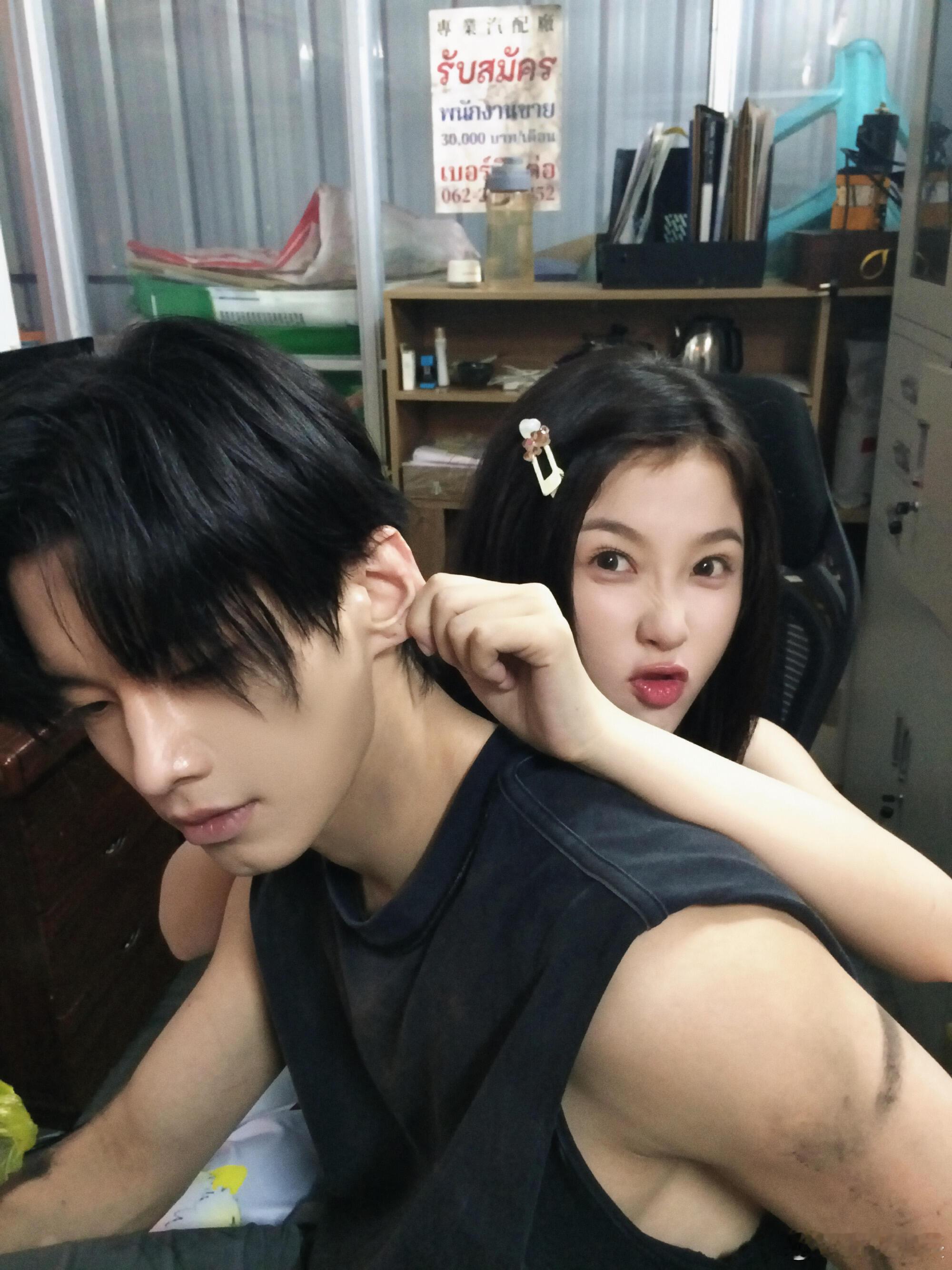 虞书欣何与当年的事各有难处 靳朝赛车受伤身不由己，姜暮为母远赴加拿大，两人各有苦