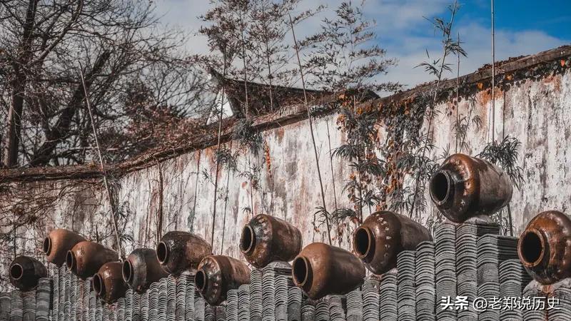 杏花村的酿酒遗风有多久远?杏花村藏诗酒情，高老庄守烟火心。
诗里醉的是相逢，神话