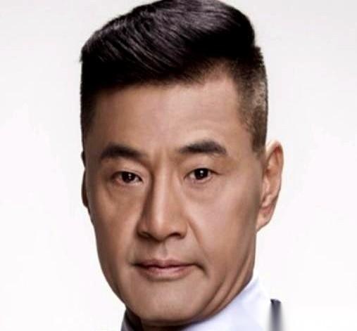 医生当时看于荣光的眼神，估计跟看一个人渣没两样。
“肝癌晚期，不化疗最多活三个月