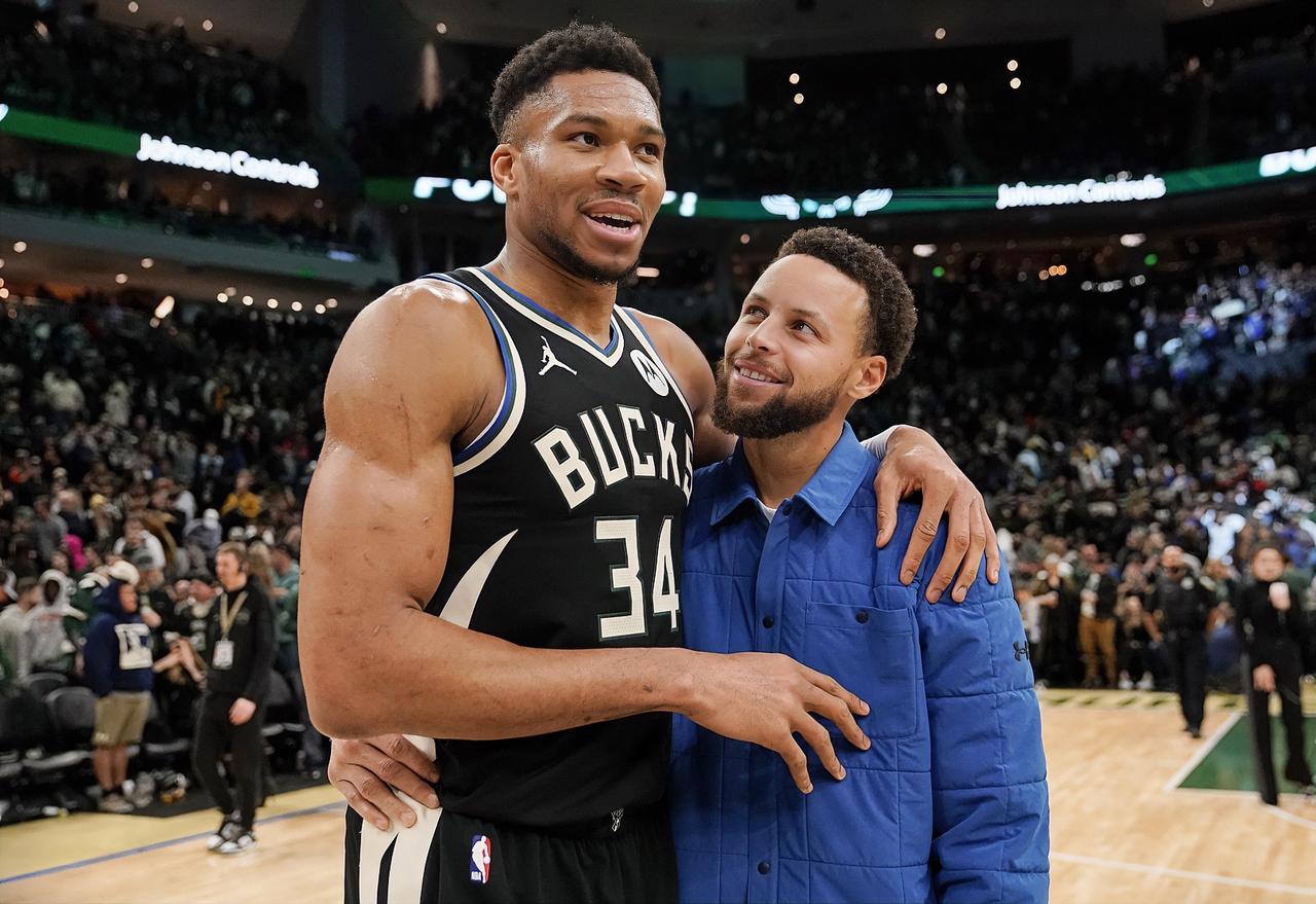 字母哥的狼来了3.0版本又来啦？？？
据美媒报道，字母哥今年夏天极大可能会与雄鹿