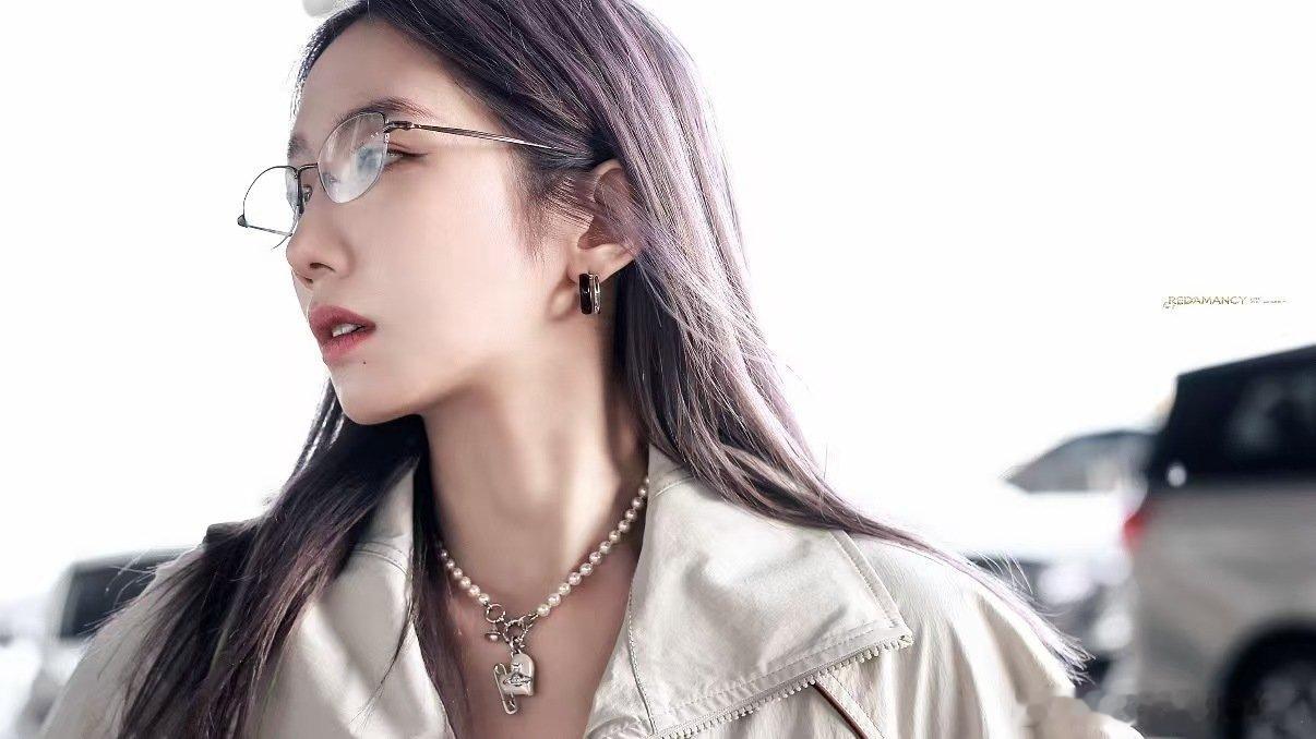 孟美岐出道十年更松弛了孟美岐想到十年前的自己十年蜕变状态更松弛，实力完全适配浪姐