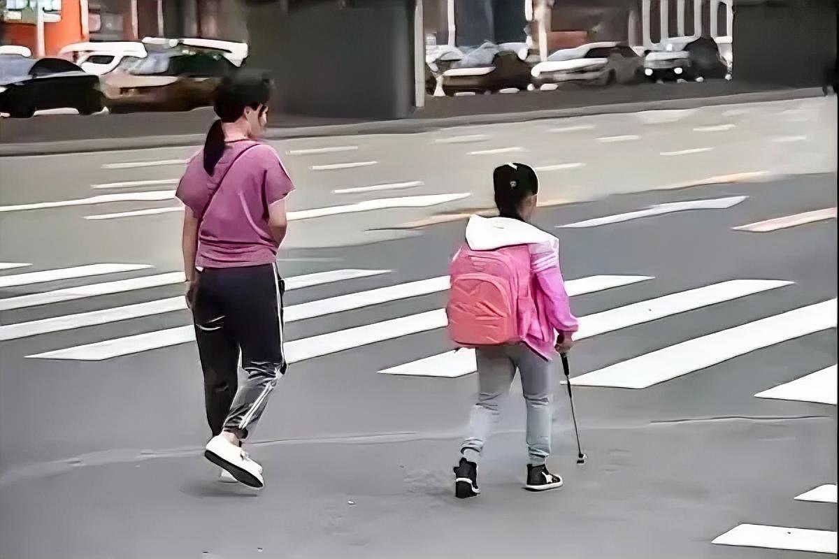 28万养老钱换一双眼睛，这句“妈，对不起”看哭千万人
 
北京一位普通花店店主陈