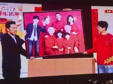 李飞在春晚跟喜人团建上了春晚的舞台永远是中国人心中的一块神圣土地，看到李飞和喜人