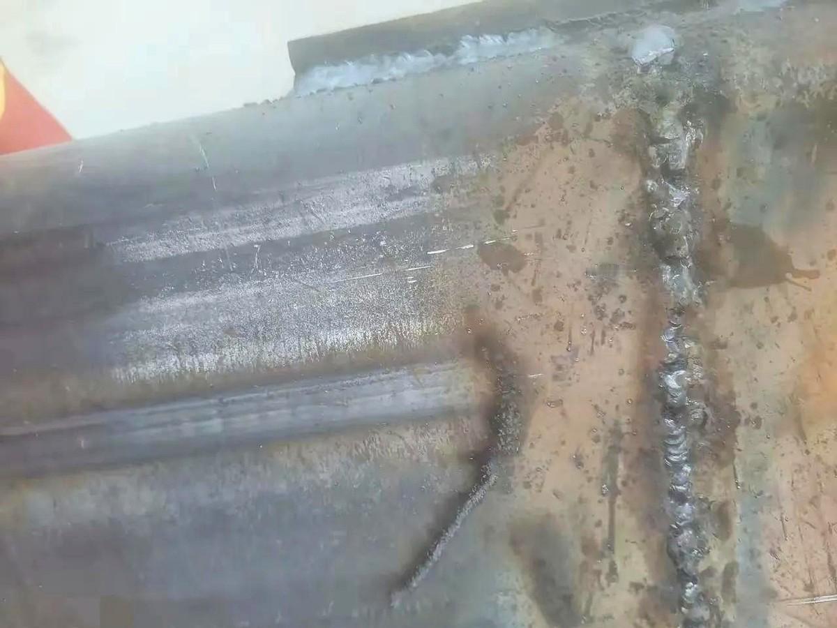 焊工要价一万反被专业术语整懵！老板当场考“鸡屎焊”是啥套路？

最近焊工圈炸了。
