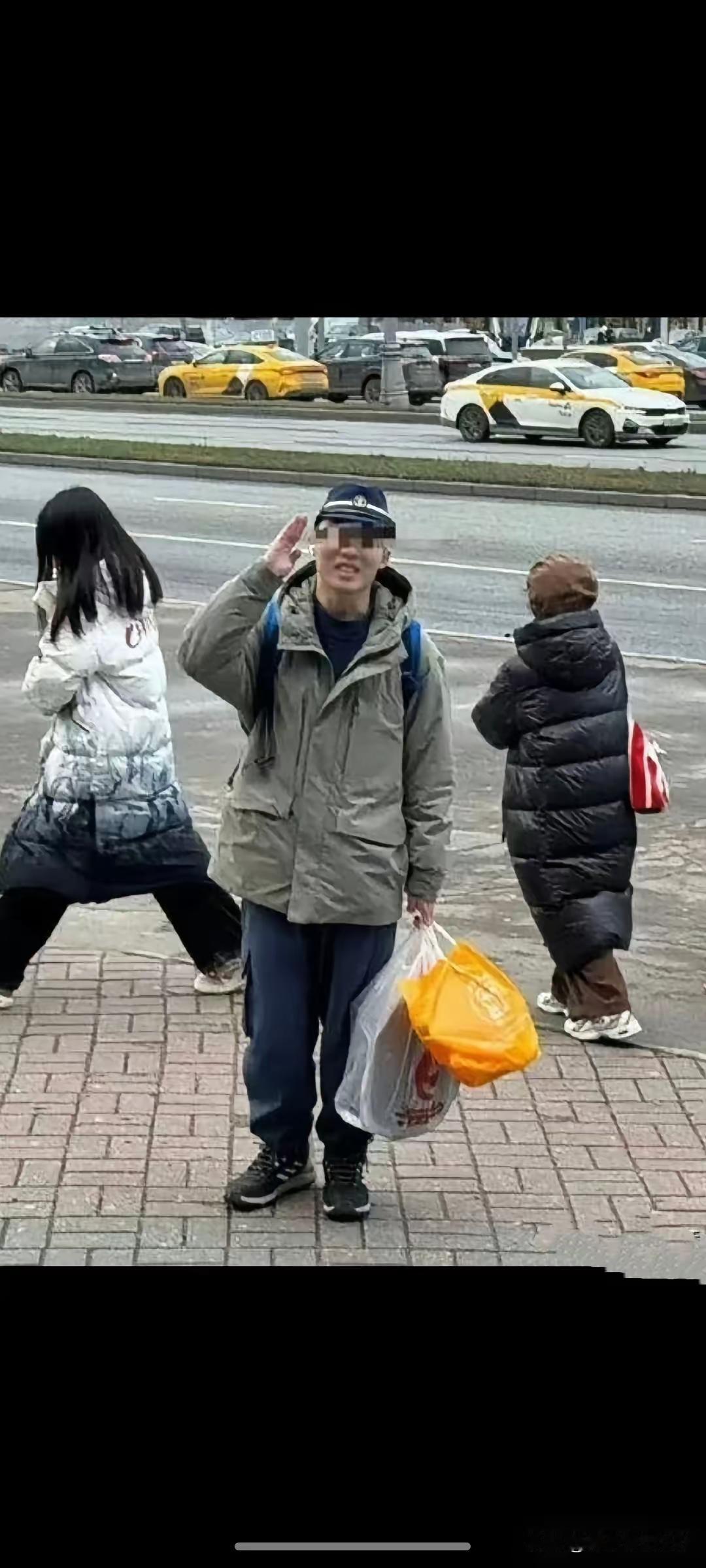 留学生陈某昕被迫遣返回国后，扬州橘荣机械有限公司在第一时间为他发声，竟然质问“披