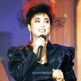 1997年，李玲玉嫁给犹太富商杰瑞，新婚夜，李玲玉开玩笑说：“你不怕我嫁给你，是