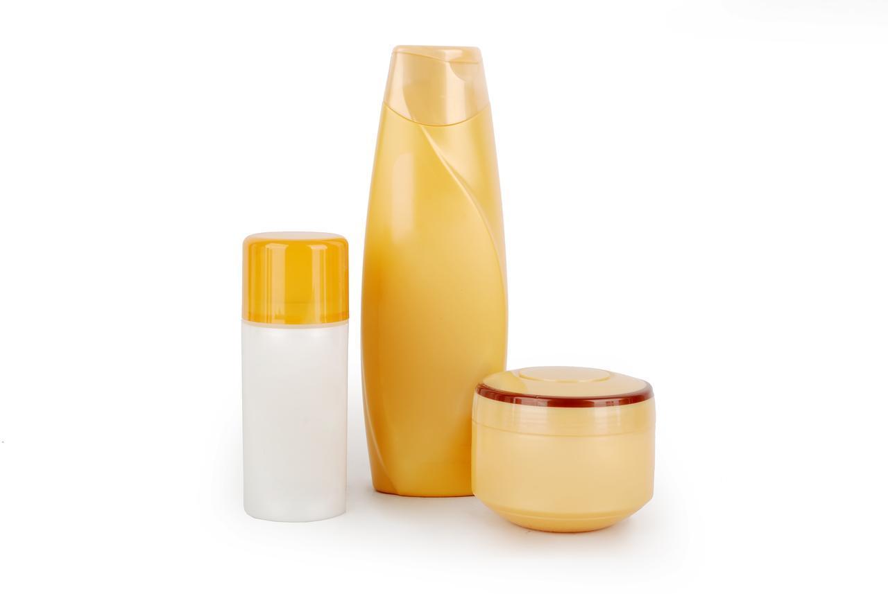 新疆库尔勒，一位女士在美容院做了几次美白项目后，突然住进了医院。医生的诊断让人心