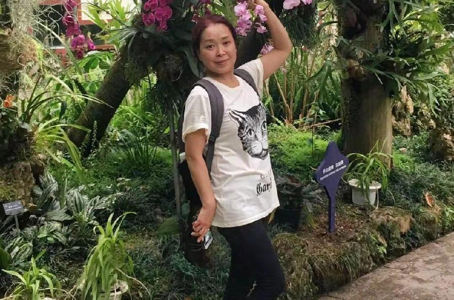 有些事儿连科学
都没法说清：
女人嫁人后
怪病自己好了，
这到底
是爱情的魔力，