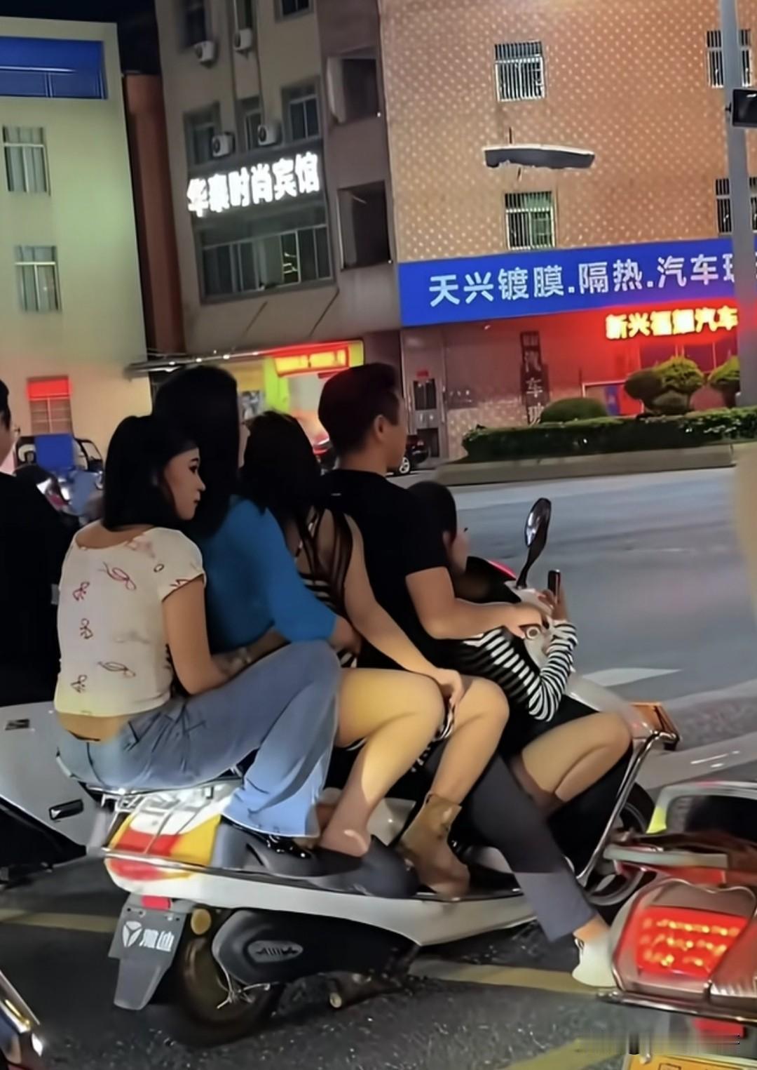 看得出这是一家人还是一伙人吗？