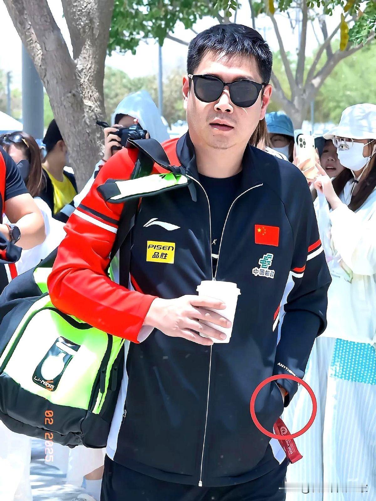《体坛零距离》里

邱贻可的发言

真就像颗深水炸弹

有人说这是争议？

大错