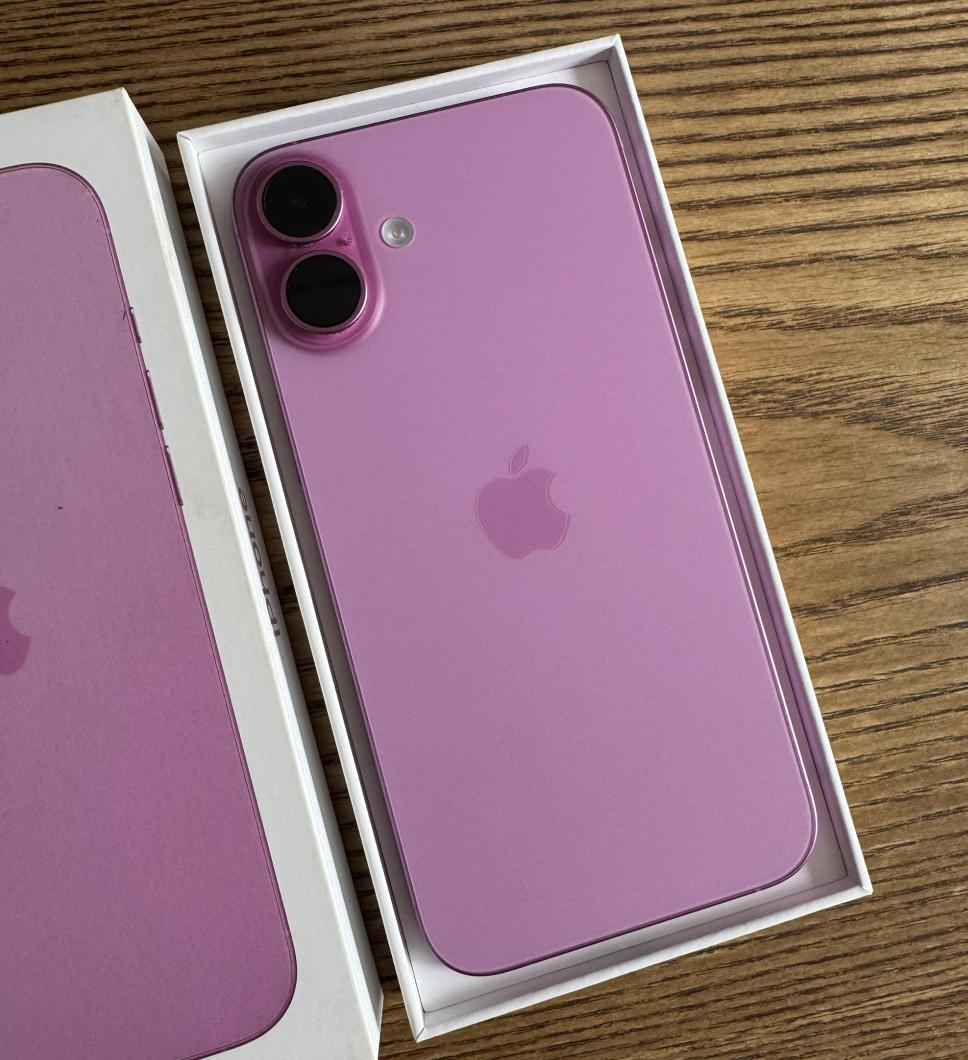 看到有兄弟出手自己的iPhone 16 Plus，定在3700的样子。价格倒是还