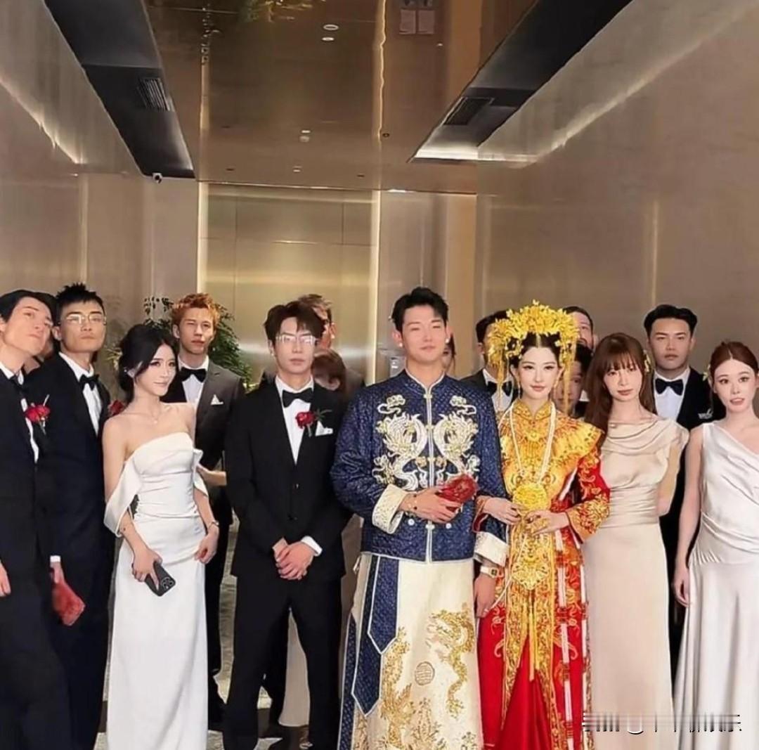 网红梅尼耶黄婉均婚礼现场曝光！
张百乔到场道贺，痞幼卓仕琳等人作为伴娘。