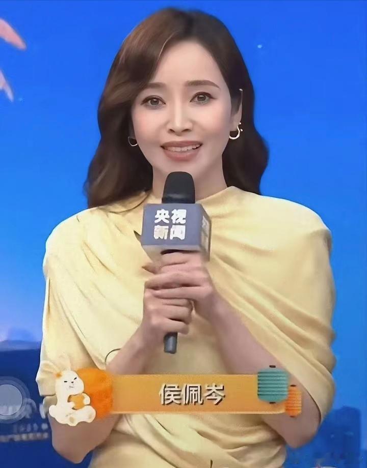 不信你看昨晚侯佩岑在晚会上的表现，再次证明多读书真的很重要。昨晚侯佩岑在舞台上温
