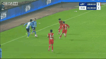 在昨晚中超第28轮河南队主场2:2被浙江队逼平的比赛中，当值主裁的这次判罚引起不