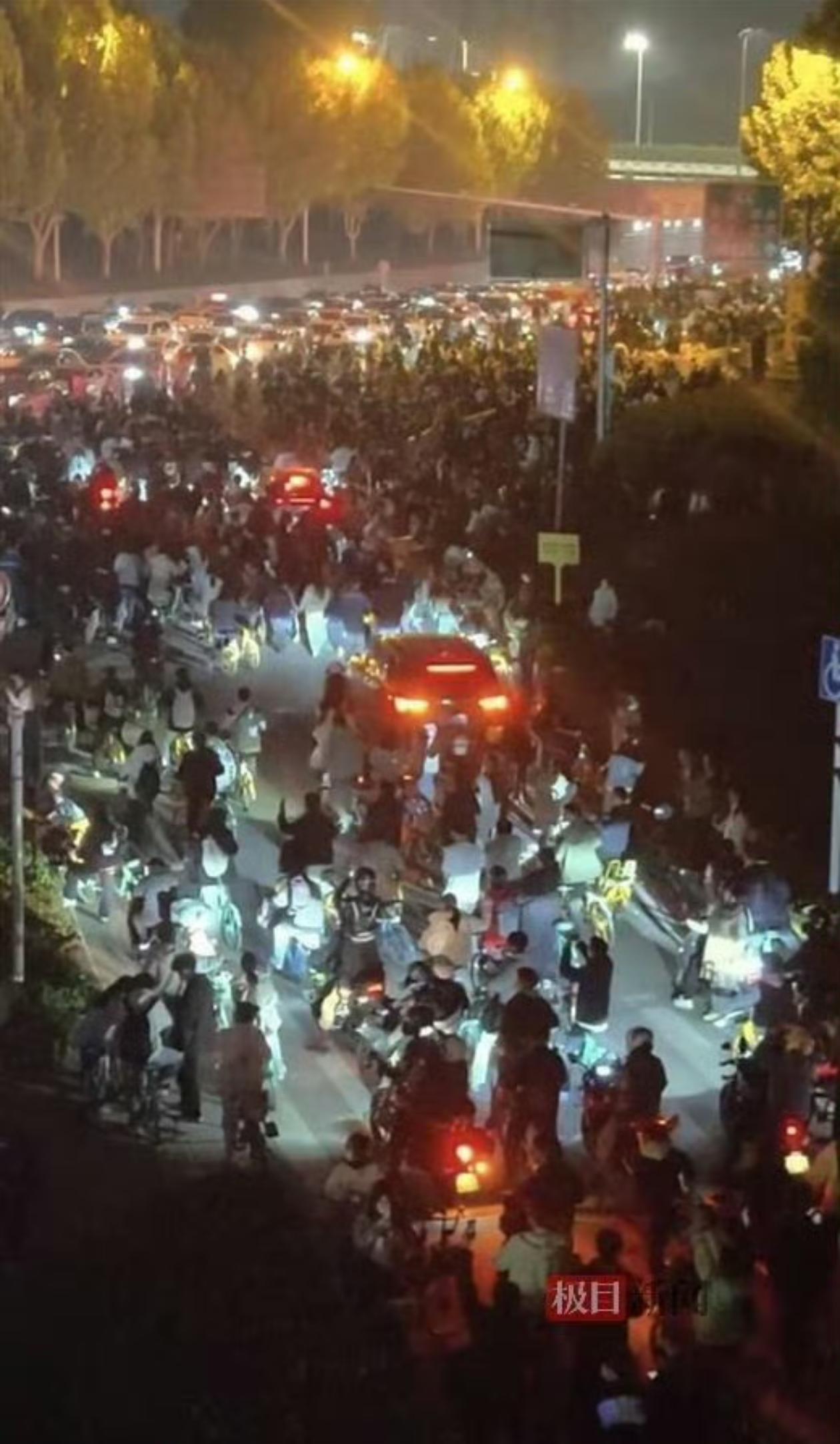 “大学生”现在为什么成了贬义词？看看现在这些大学生干的事就知道了。
一天吃饱了没