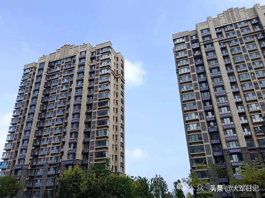 笑不活了！天天劝别人别买房的二哥，自己偷偷交了首付
 
我二哥，平时嘴硬得很：