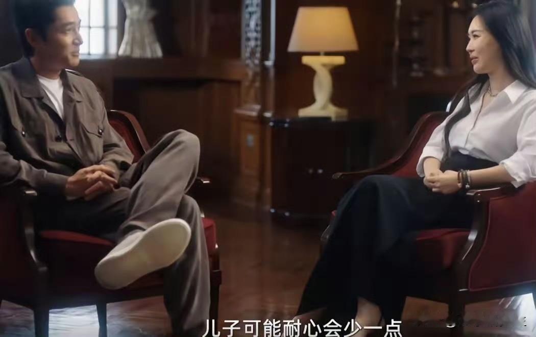 胡歌二胎这事我仔细看了看，

发现一个挺有意思的细节。

他现在提到妻子黄曦宁，