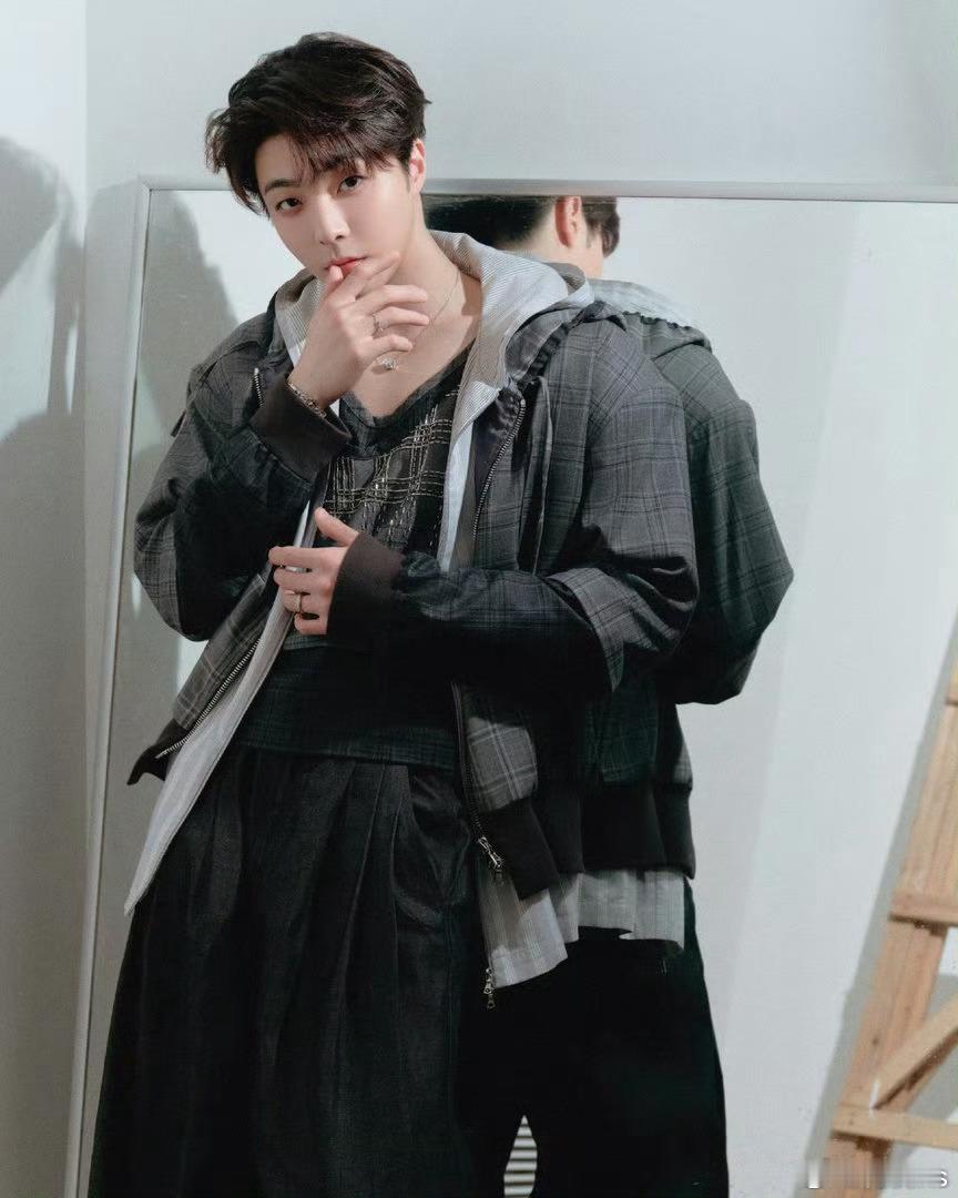 电影《活久久！》正式备案，预计6月开机编剧/导演：陈国辉男主演：陈立农，女主演：