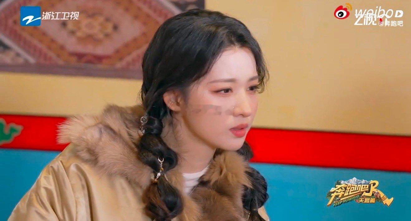 白鹿动物塑是傲娇小狐狸奔跑吧 白鹿：AI请停止公开我的“狐设”！不过看她那根本藏