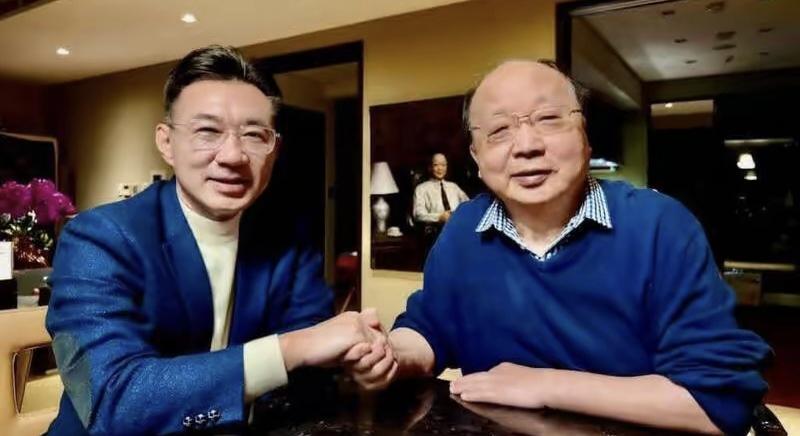 江启臣肯定吃错药了！为了让自己能选台中市长，竟然找胡志强来给自站台与撑腰。

要