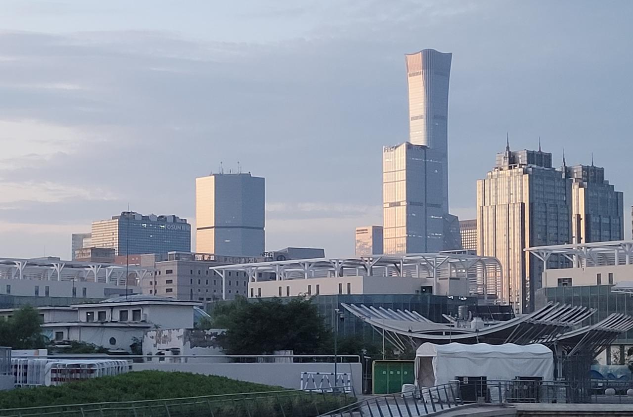 喜欢吹北京空气质量天下最好的北京人不吭声了，明天开始连续3天雾霾，见图4天气预报