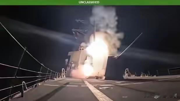 特朗普空袭尼日利亚，美专家急了：远程导弹得留着打中国，不能浪费在非洲

圣诞节当