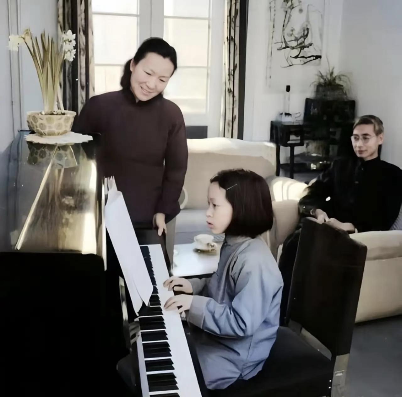 很少有人知道，这张小女孩弹钢琴的普通家庭旧照，藏着两弹一星元勋郭永怀留世为数不多