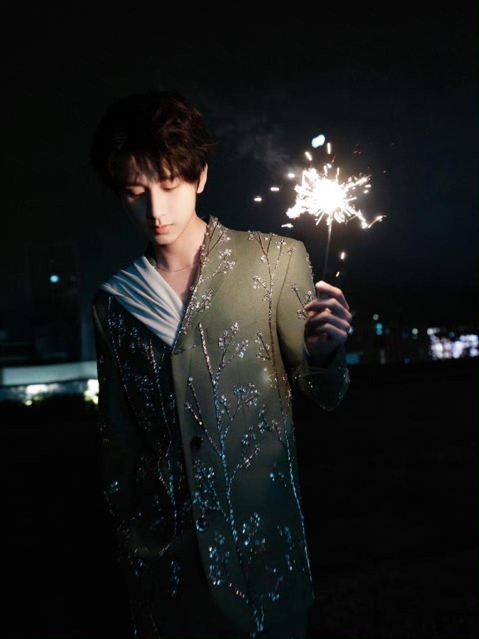 O成毅长安二十四计cy成毅谢淮安成毅，你的眼睛会发光，能让我看见星星和月亮。成毅