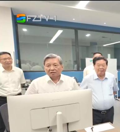 7月27日，在福建福耀科技大学调研。

福耀科技大学理事长曹德旺、校长王树国陪同