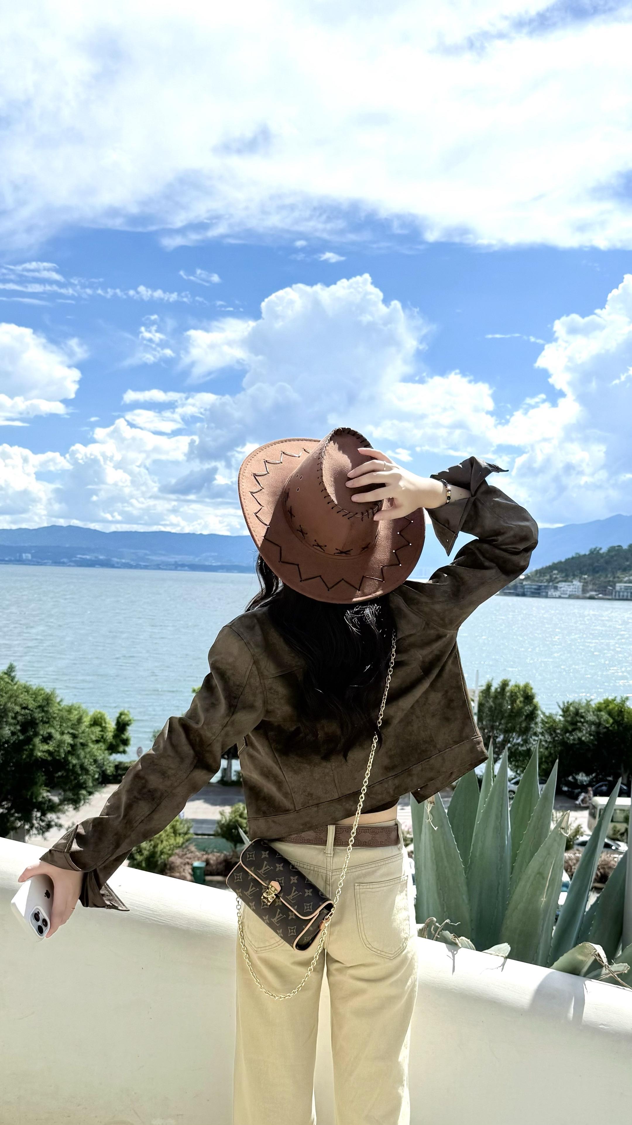 听了有风的话 去了想去的地方 把向往的地方变成走过的路