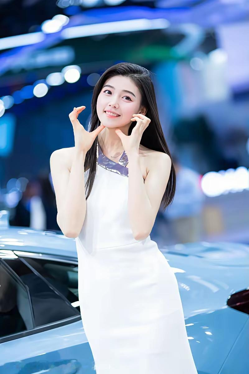 美女究竟能有多美车模肖雨婷身高180，气质卓绝高颜颜美女车模